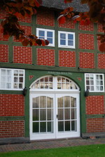 Altes Bauernhaus an der Kirche in der Samtgemeinde Hambergen