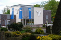 Das Volksbank-Geb�ude liegt direkt gegen�ber der Kirche in der Samtgemeinde Hambergen