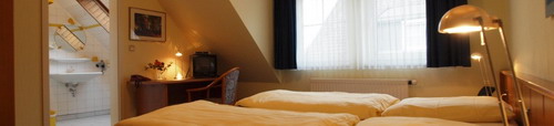 Hotel & Restaurant am Kunstcentrum (P�chter: Michael Kaesebier), Hans-am-Ende-Weg 4, 27726 Worpswede, Tel.: 04792/9400, Fax.: 04792/3878, Mail: info@hotel-am-kunstcentrum.de, Homepage: www.hotel-am-kunstcentrum.de
