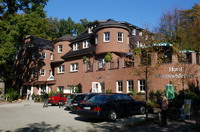 Worpsweder Tor GmbH & Co. KG (4-Sterne-Hotel) (Gesch�ftsf�hrerin: Judith Balczun), Findorffstr. 3, Tel.: 04792/98930, Fax.: 04792/989079, Mail: info@worpsweder-tor.de, Homepage: www.worpsweder-tor.de oder www.hotel-worpsweder-tor.de