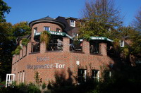 Worpsweder Tor GmbH & Co. KG (4-Sterne-Hotel) (Gesch�ftsf�hrerin: Judith Balczun), Findorffstr. 3, Tel.: 04792/98930, Fax.: 04792/989079, Mail: info@worpsweder-tor.de, Homepage: www.worpsweder-tor.de oder www.hotel-worpsweder-tor.de