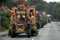 Erntefest-Umzug in der Gemeinde H�ttenbusch
