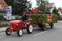 Erntefest-Umzug in der Gemeinde H�ttenbusch