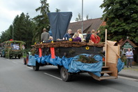 Erntefest-Umzug in der Gemeinde H�ttenbusch