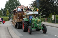 Erntefest-Umzug in der Gemeinde H�ttenbusch