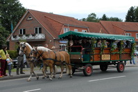Erntefest-Umzug in der Gemeinde H�ttenbusch