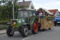 Erntefest-Umzug in der Gemeinde H�ttenbusch