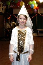 Burgfr�ulein beim Kinderfasching in der Sch�tzenhalle vom Sch�tzenverein Worpswede