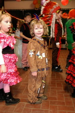 Indianer beim Kinderfasching in der Sch�tzenhalle vom Sch�tzenverein Worpswede