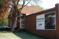 Kunstschau W�mme W�rpe Hamme (1. Vorsitzender: Hans Adolf Cordes), Kunststiftung Lilienthal, Trupe 6, 28865 Lilienthal, Tel.: 04298/6185 + 04298/907641 (Kunst-Caf�), Fax.: 04298/697782, Mail (Webmaster): wolfram-eilers@t-online.de, Homepage: www.kunststiftung-lilienthal.de
