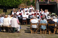 Chor beim M�hlenfest vor der M�hle von L�bberstedt im Landkreis Osterholz