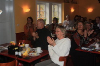 Besucher im Moma Caf�haus