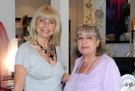 Duftexpertin und Gesch�ftsf�hrerin Ewa Mierzwa (links) und Kosmetikerin Ulrike Hilse in der "Parf�merie La Rose" (Parf�merie mit Wellness-Lounge), Findorffstr. 10, 27726 Worpswede, Tel.: 04792/3049595, Mobil: 0172/4218294, Fax.: 04792/3049594, Mail: ewamierzwa@parf�merie-la-rose.de, Homepage: www.parf�merie-la-rose.de