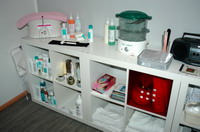 Utensilien im Behandlungsraum der Wellness-Lounge der "Parf�merie La Rose" (Inh.: Ewa Mierzwa), Findorffstr. 10, 27726 Worpswede, Tel.: 04792/3049595, Mobil: 0172/4218294, Fax.: 04792/3049594, Mail: ewamierzwa@parf�merie-la-rose.de, Homepage: www.parf�merie-la-rose.de