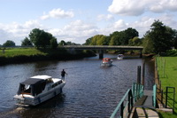 Boote auf der Hamme an der Schleuse in der Gemeinde Ritterhude