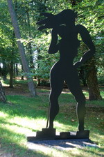 Schattenfiguren-Ausstellung von Stefan Szczesny am Kunstpark vor der Grossen Kunstschau und dem Kaffee Worpswede