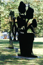 Schattenfiguren-Ausstellung von Stefan Szczesny am Kunstpark vor der Grossen Kunstschau und dem Kaffee Worpswede