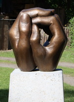 Skulptur "Bergende H�nde"