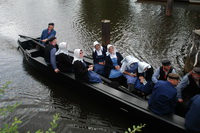 Torfschiffer beim Torfkahngottesdienst beim Sommerfest an der Hamme in Neu Helgoland