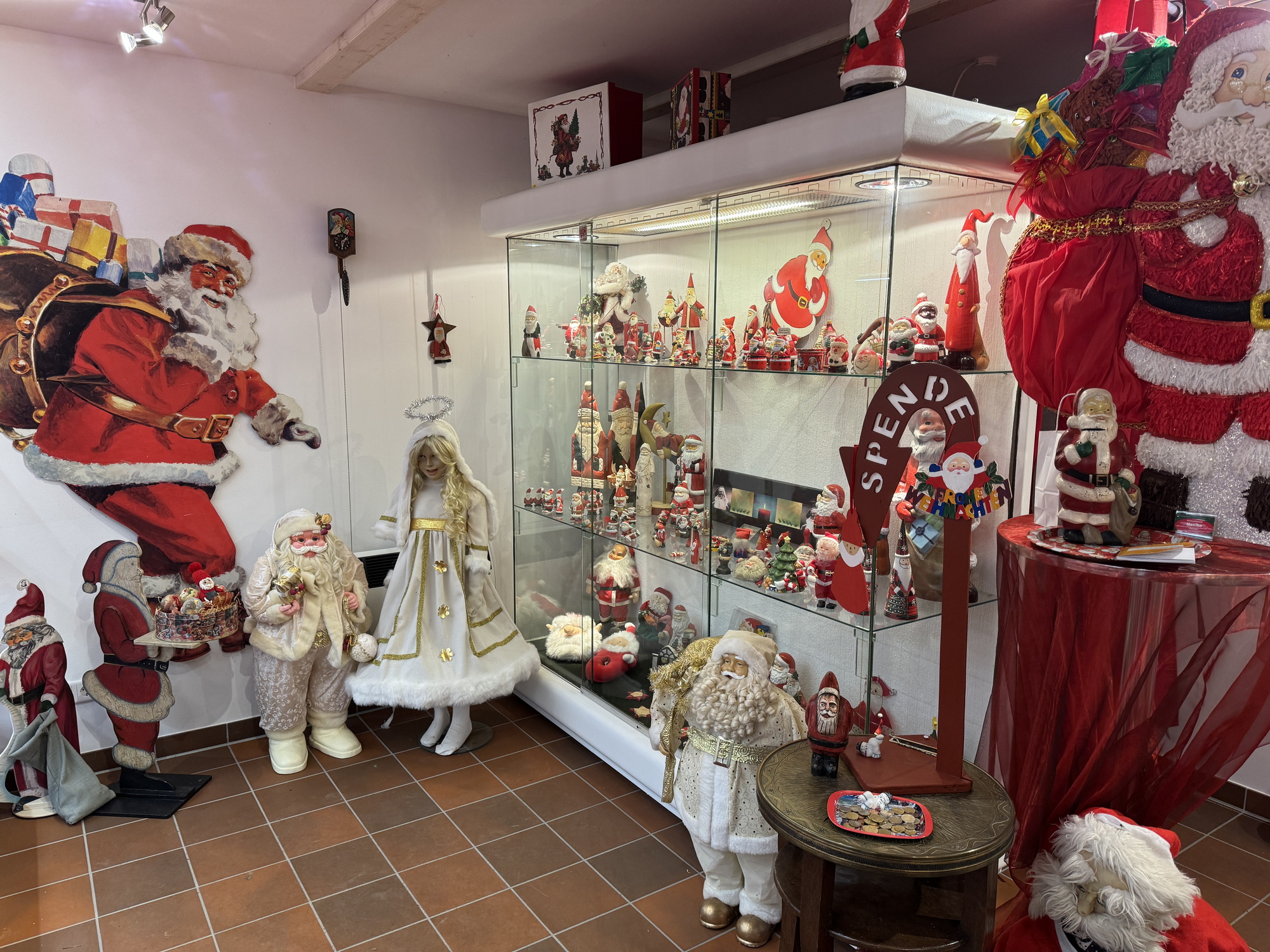 Himmelpforten - 1000 Weihnachtsmänner und ein Christkind