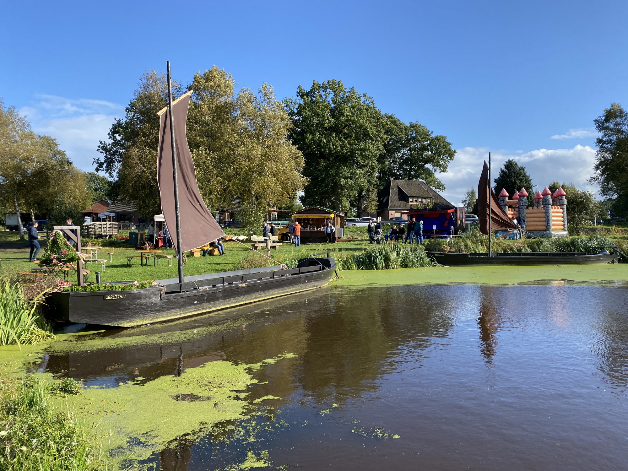 Bild zu Ausflugstipp: Gnarrenburg - Moorpurgisnacht am Torfschiffhafen