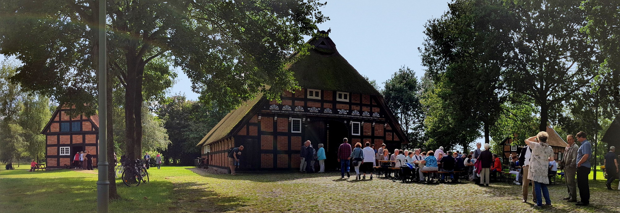 Bild zu Lilienthal - Backtag und Kunsthandwerkermarkt auf dem Lilienhof