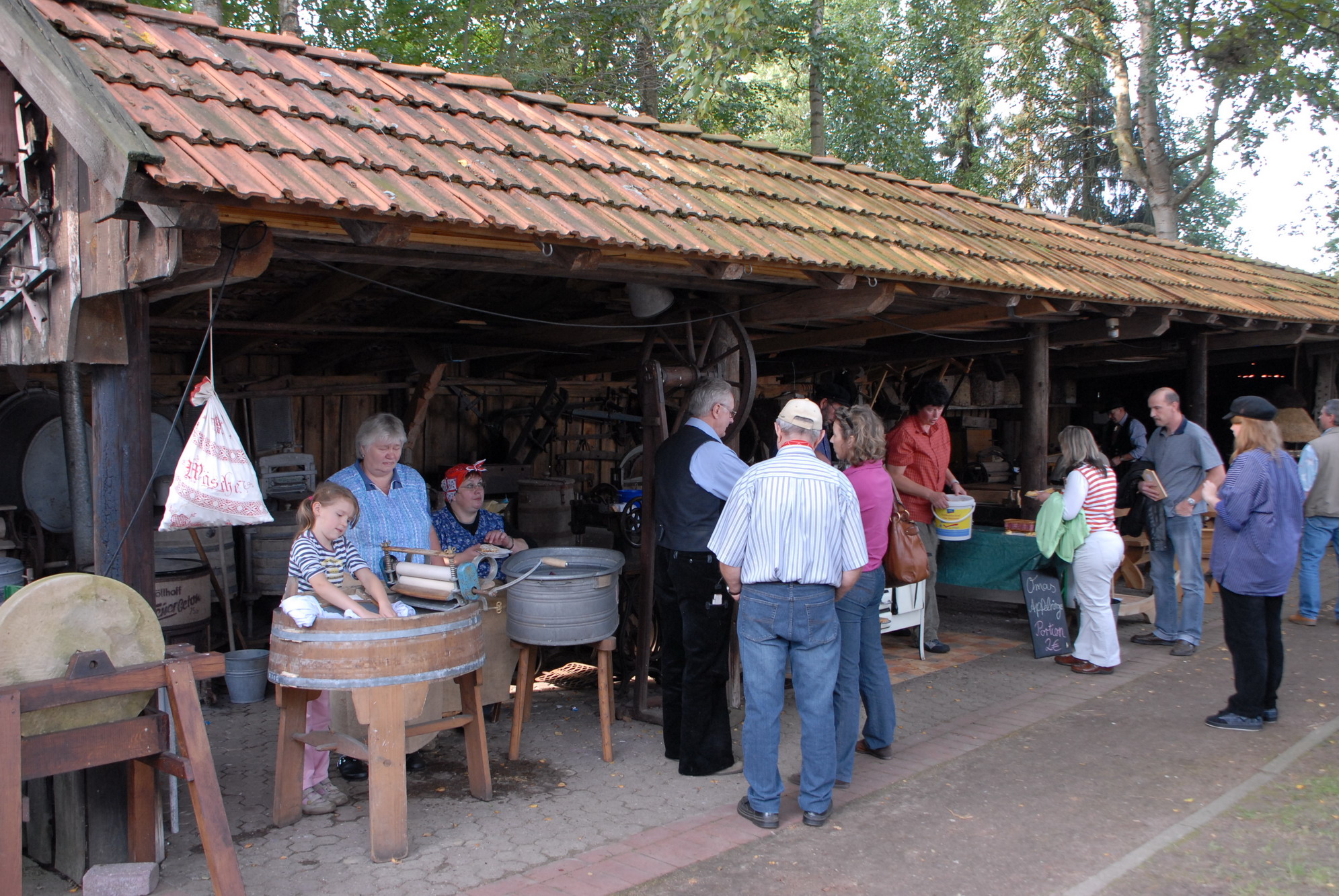 Bild zu Hambergen - Eröffnung der Freiluftsaison auf der Museumsanlage Ströhe-Spreddig