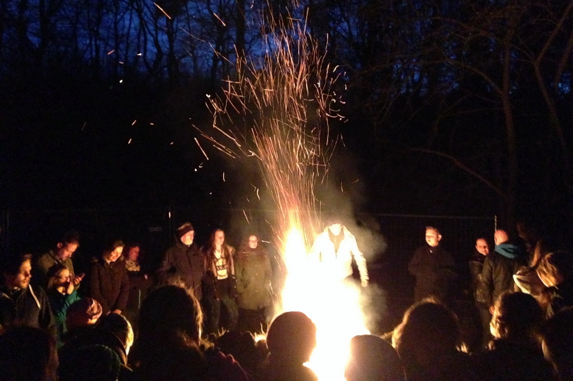 Bild zu Ritterhude - Osterfeuer