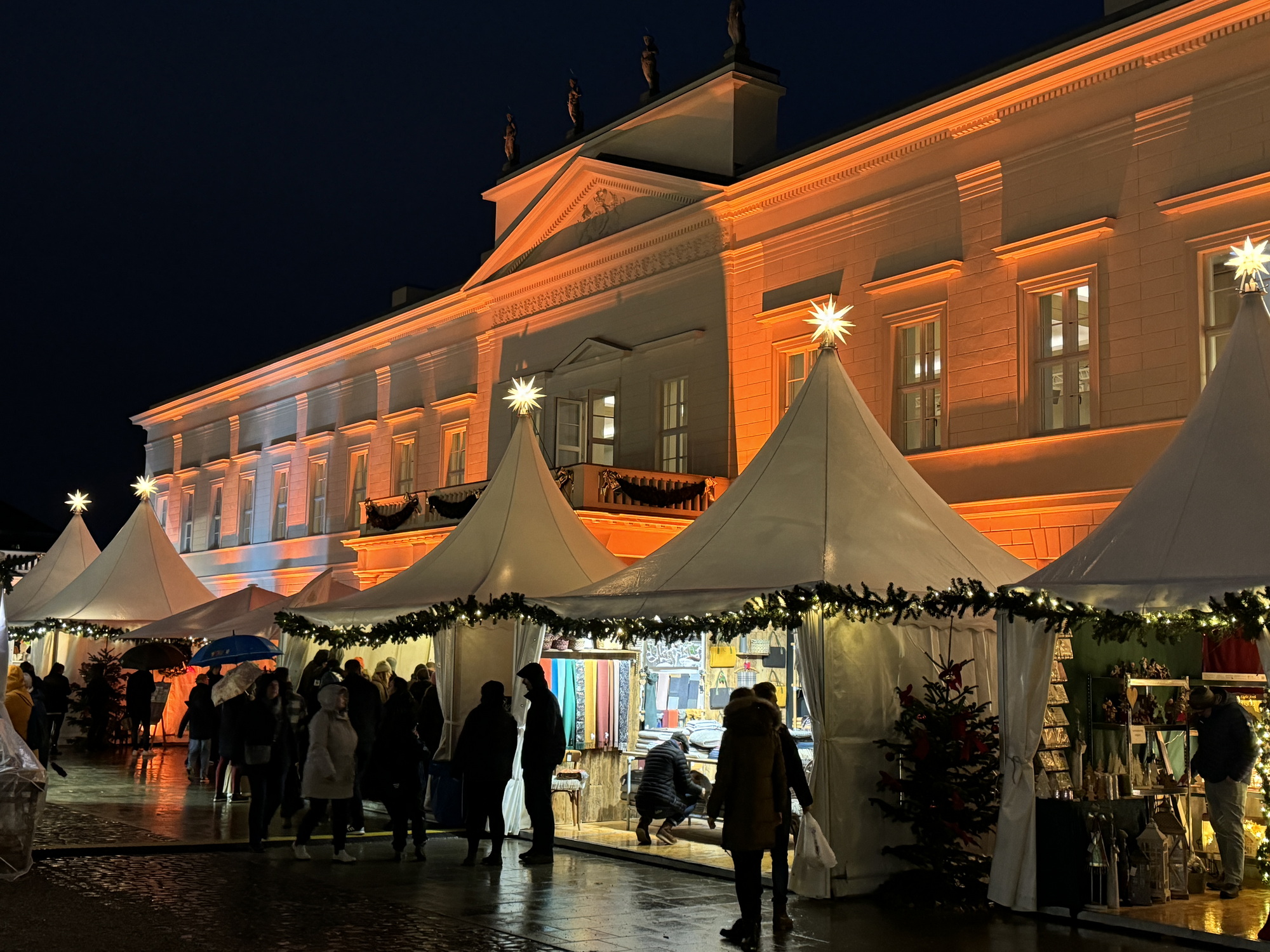 Bild zu Ausflugstipp: Hannover - Winterzauber am Schloss Herrenhausen
