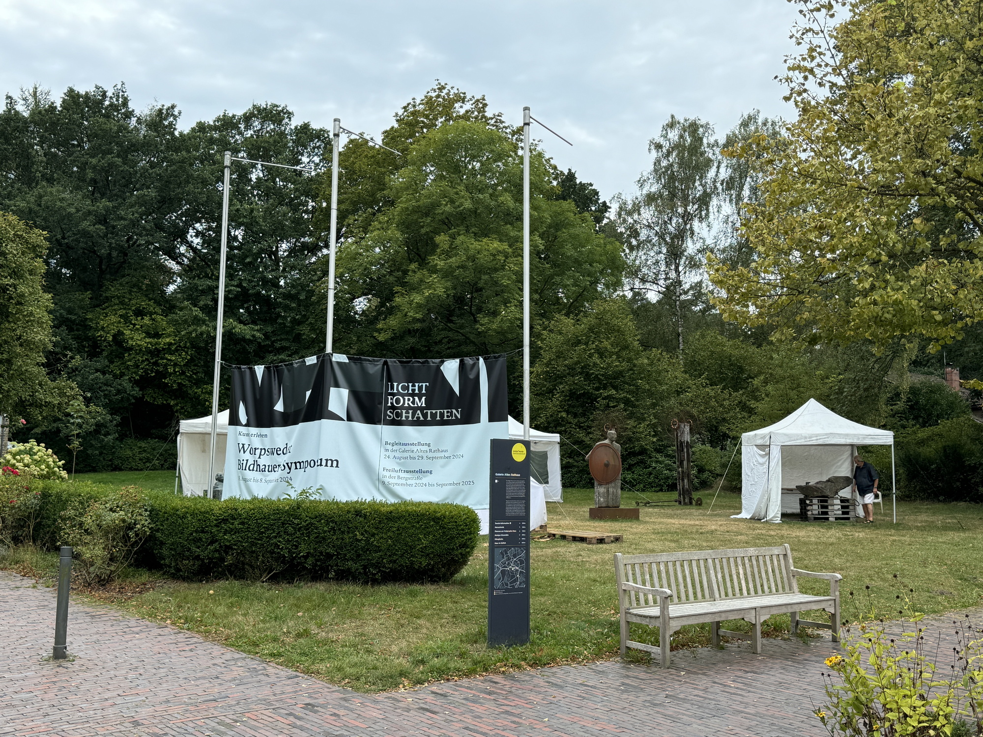 Bild zu Worpswede - Freiluftausstellung in der Bergstraße zum Bildhauer-Symposium Worpswede