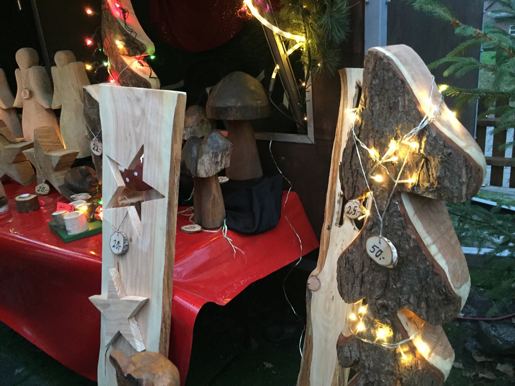 Bild zu Ausflugstipp: Warberg - Weihnachtsmarkt auf Burg Warberg