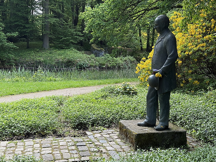 Denkmal zu Ehren Baron Ludwig Knoop (1821-1894)