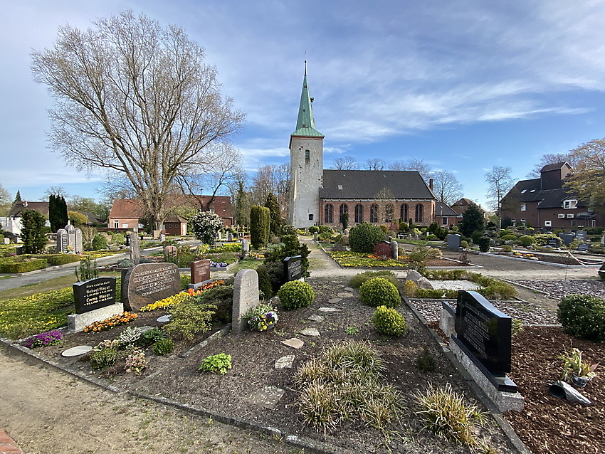 St.-Petri Kirche und Friedhof in Wilstedt