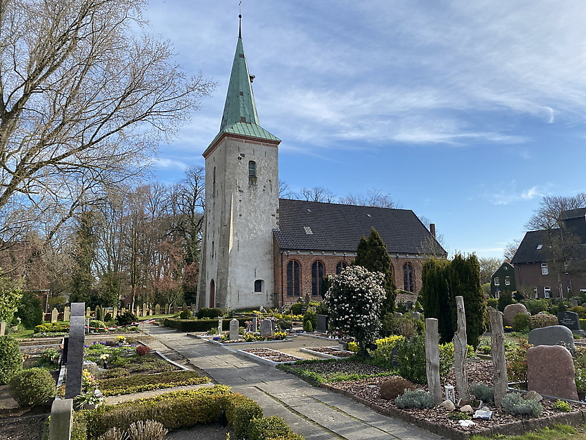 St.-Petri Kirche und Friedhof in Wilstedt