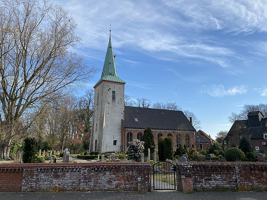 St.-Petri Kirche und Friedhof in Wilstedt