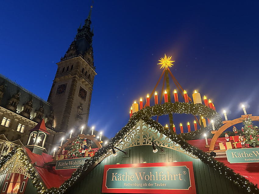 Ausflugstipp: Hamburg - Historischer Weihnachtsmarkt vor dem Rathaus – Bild 2