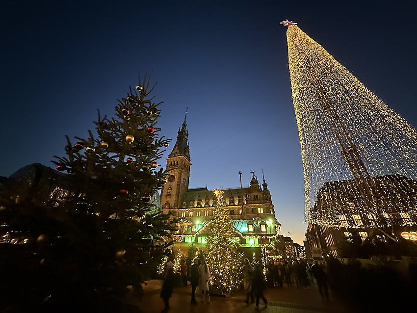 Ausflugstipp: Hamburg - Historischer Weihnachtsmarkt vor dem Rathaus – Bild 3
