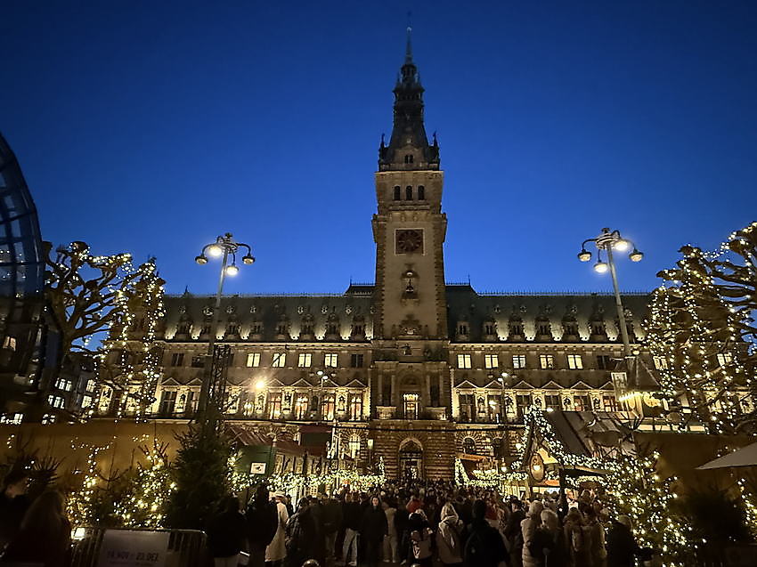 Ausflugstipp: Hamburg - Historischer Weihnachtsmarkt vor dem Rathaus – Bild 4